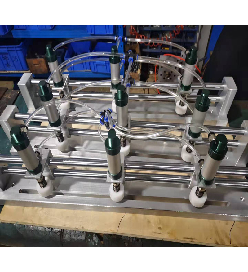 Movable multi hole round hole punch unit